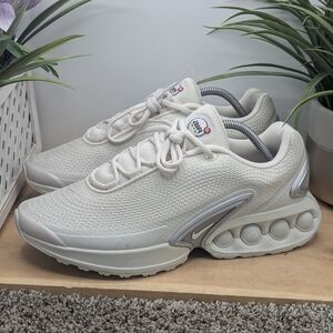 Nike Air Max DN Phantom Light Bone Mens Size 9.5 Running Shoes Casual Comfort